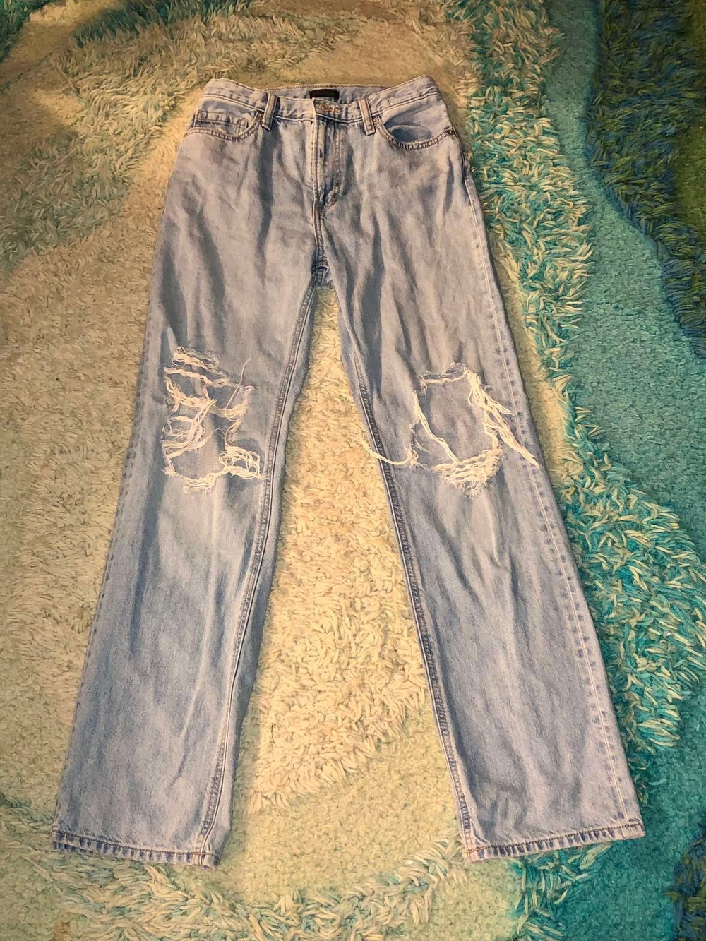 Uniqlo Light Wash Distressed Straight-Leg Women’s Jeans